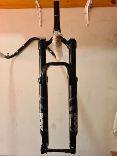 Suspensão FOX PERFORMANCE STEP CAST BOOST 120 MM