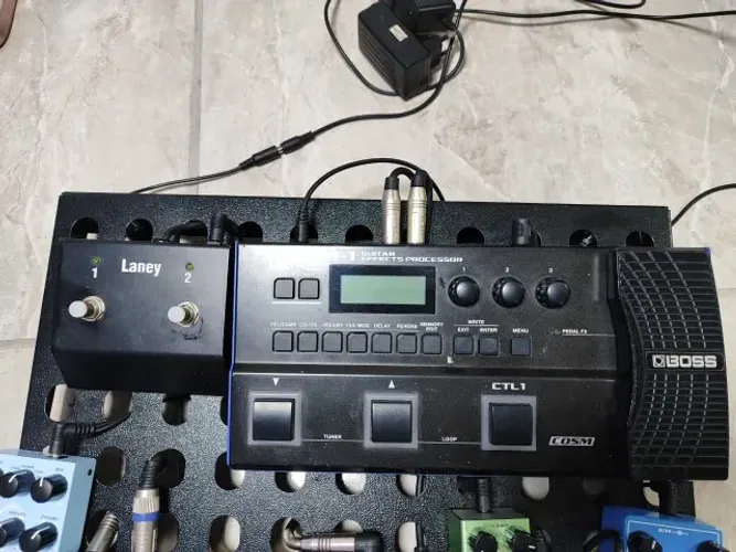 Boss GT1 com footswitch