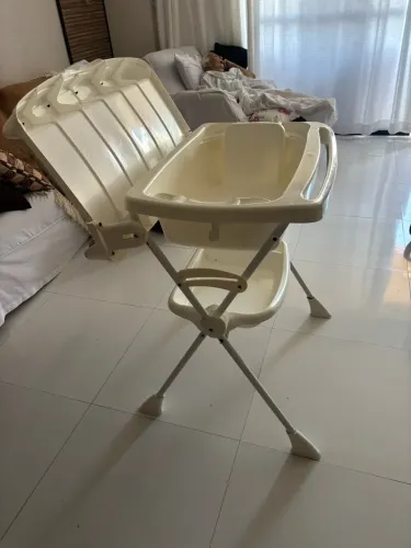 Banheira com suporte e trocador