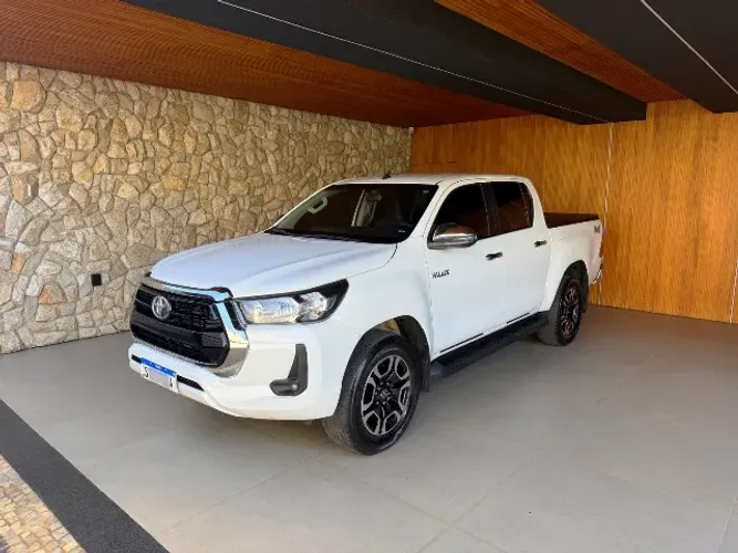 Toyota Hilux CD 4X4 2.8 Diesel Mec. 2023