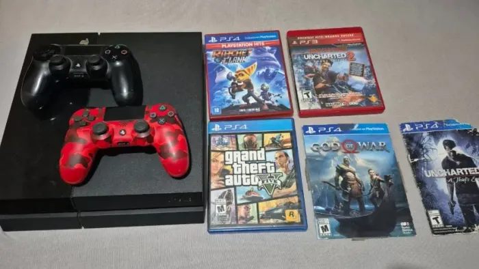 PS4 completo, com 2 controles originais + 5 jogos