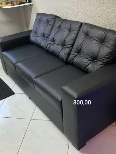 Sofás em corino para barbearia/ Espaços 