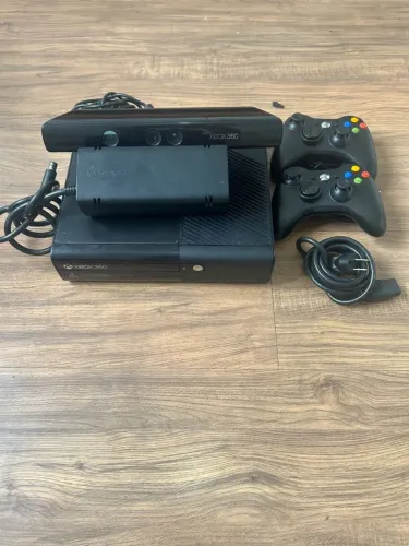 XBOX 360 SUPER SLIM DESBLOQUEADO + KINECT