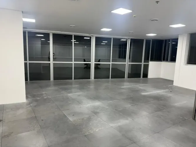 Sala comercial à venda possui 85m² 2 vagas de garagem na Vila Andrade