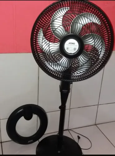 Vende-se Ventilador Arno de Pé