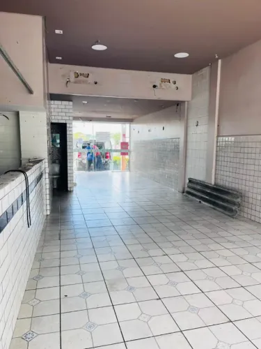 Sala Comercial 128m² c/ Mezanino e Estrutura para Restaurante no Le Bon Marche