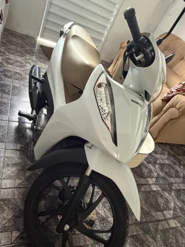 Honda Biz 125 - 2025 - Apenas 2.300 km - Estado de Nova!