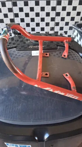 Vendo essas duas peças de moto guidon e a alça 