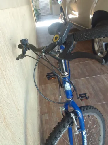 Bicicleta aro 26 antiga em bom estado