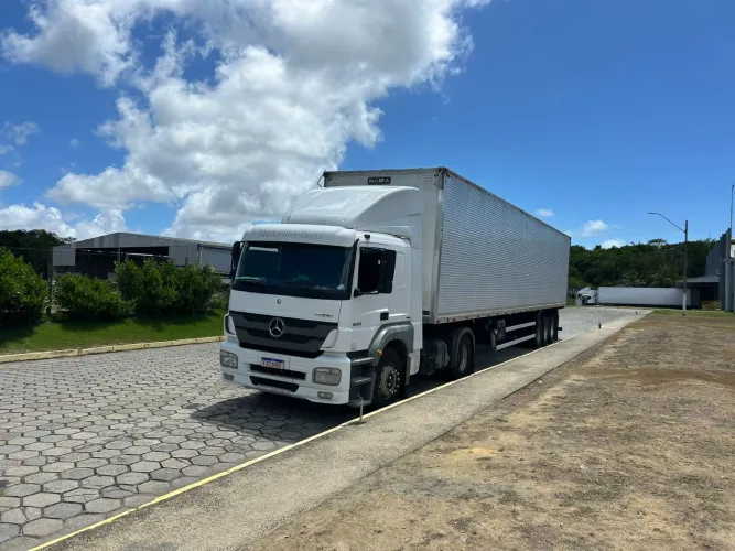 Mercedes axor 1933  caminhao extra vendo ou troco 