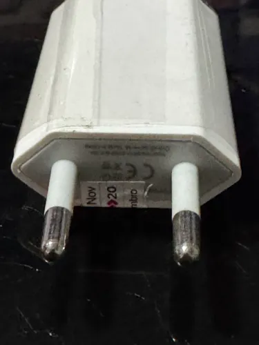 Tomada com entrada USB para celular e aparelho eletrônico na oferta só 15,00
