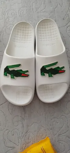 Calçados, roupas e acessórios 