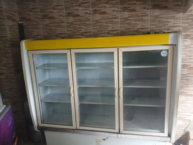 Geladeira expositora 3 portas em ótimo estado