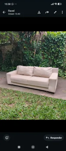 Sofá branco manchado