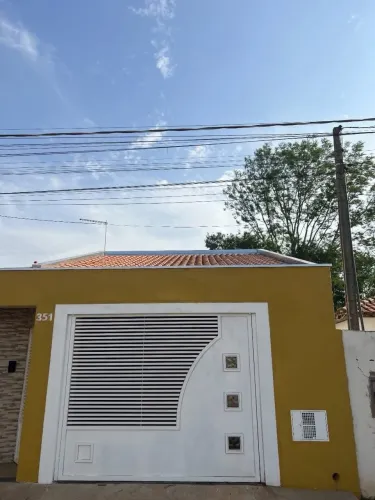 Casa nova arejada e bem ampla