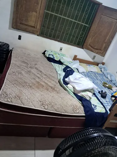 Cama King vendo ou troco.