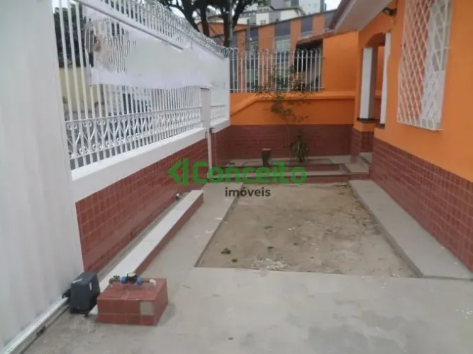 Casa aconchegante, pintura nova. em rua plana, próxima a padaria, igreja, escolas e superm