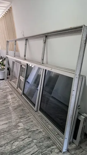 Janelão em alumínio, vendo!