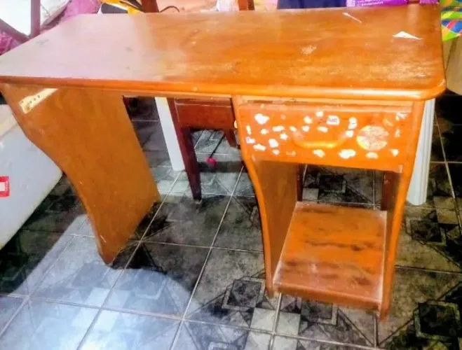 $250 MESA ESCRIT COMPUTADOR