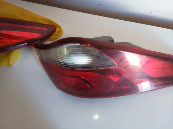 Par Faróis trazeiro Original HB20 Sedan 2017 a 2020<br>Faróis traseiros original.