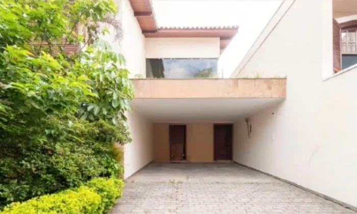 Casa comercial na Rua Tebas, 222 419 m²