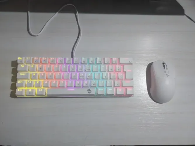 Teclado Mecânico 60% RGB | Mouse Sem Fio Bluetooth 5.4 | Branco