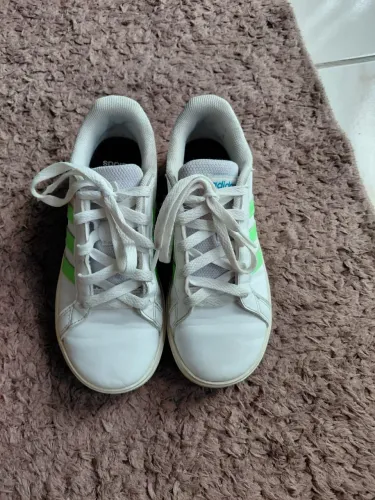 Tênis adidas original 31-32