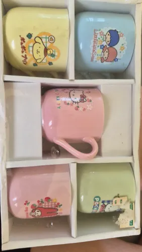 Mini xícaras Hello Kitty e My Melody