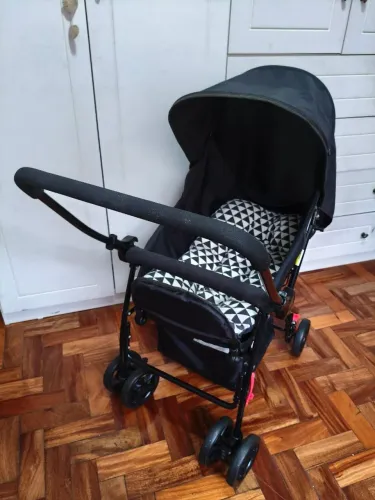 Carrinho de Bebê com Alça Reversível Max Preto - Multikids