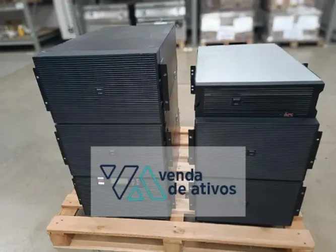 Lote 01 Nobreak APC e 04 Un Módulos de Bateria APC SKU: 3853964-2