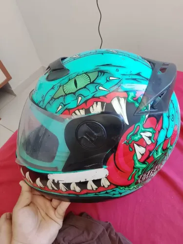 Capacete moto semi novo