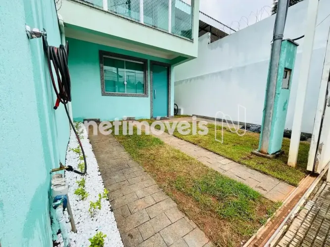 Ótima casa com entrada individual à venda! Casa com aquecedor nos chuveiros