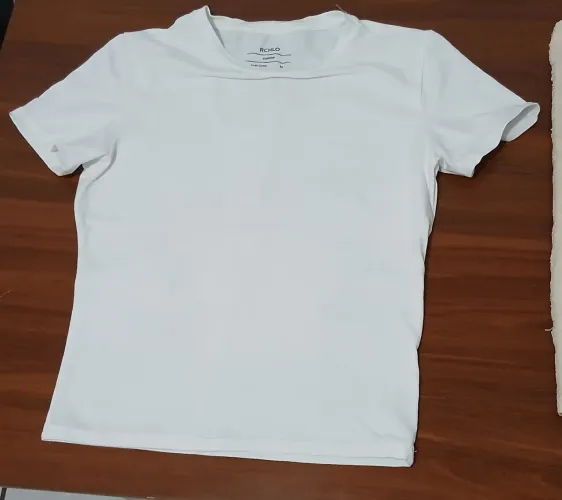 Blusa branca baby look