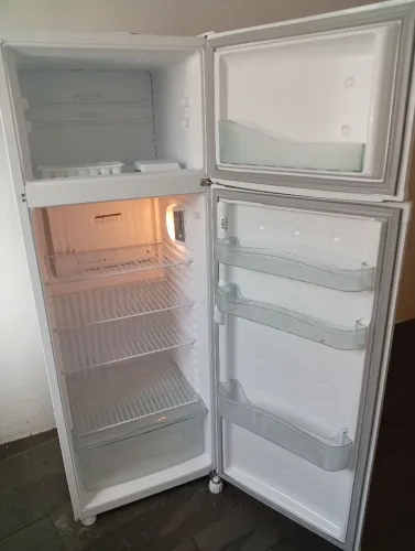 VENDO GELADEIRA CONSUL 2 PORTAS NOVA
