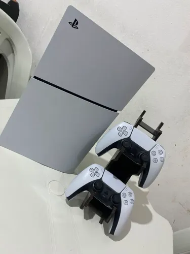 Vendo ps5 e controles 