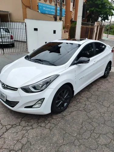 Hyundai Elantra GLS 2.0 16V Flex Aut. 2015