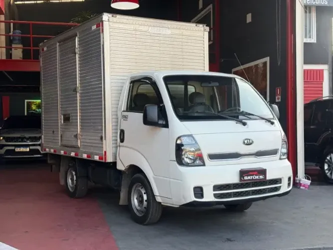 Kia Bongo K2500 COM BAÚ 2.5 4x2 Turbo Diesel modelo 2022