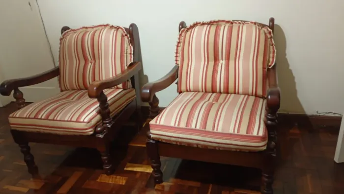 Sofá madeira maciça 