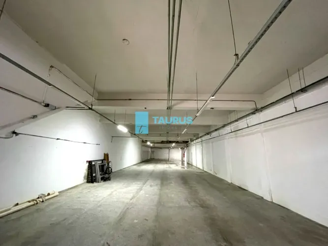 Prédio para locação, 3 salões, 4 vagas, 1100m², Moema.
