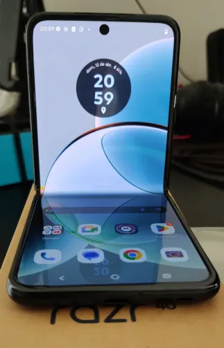Smartphone Motorola Razr 40 como NOVO e Tela Nova