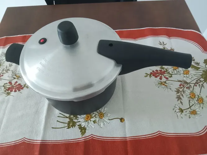 Panela de pressão Tramontina