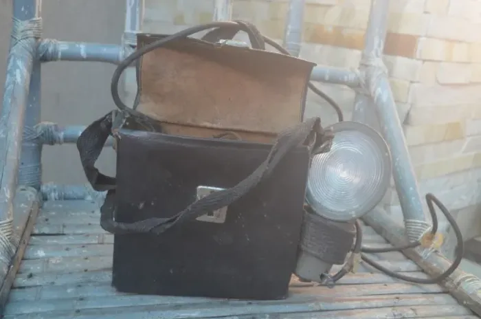 bolsa de câmera com flash vintage preta