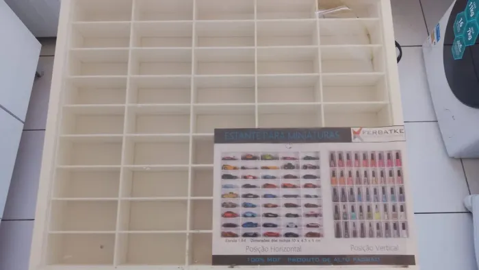 ESTANTE PARA MINIATURAS