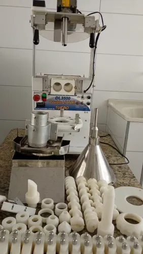 Oportunidade! máquina modeladora de salgados semi nova.