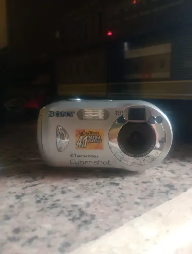 Câmera Digital Sony Cyber-shot 4.1 MP - Vintage / Retrô
