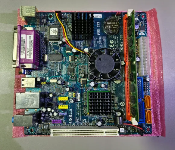 Kit placa-mãe antiga mini ITX - VS AD330 com processador e 2GB DDR2, leia a descrição.