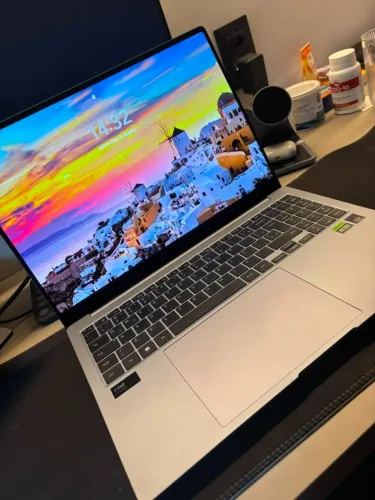 Samsung Galaxy Book 4 Ultra Core Ultra 9 185h 32GB RAM RTX 4070