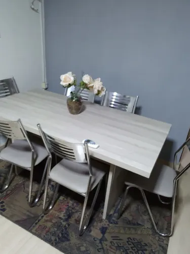 Mesa com 6 cadeiras