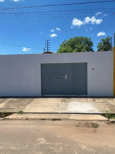 Casa para Aluguel no Vale do Gavião, Teresina - 2 Quartos com Quintal e 2 Vagas