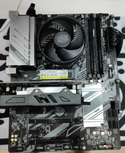 KIT UPGRADE CORE I5 9600KF C/COOLER (SEM VIDEO INTEGRADO) + Z390D GIGABYTE + 16GB HYPERX